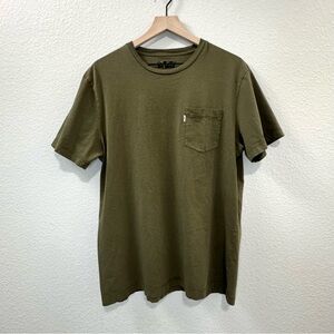 Levi's Olive Pocket T-Shirt
Faded Cotton Tee Size L